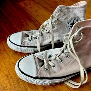 🎁Pink velvet converse high tops